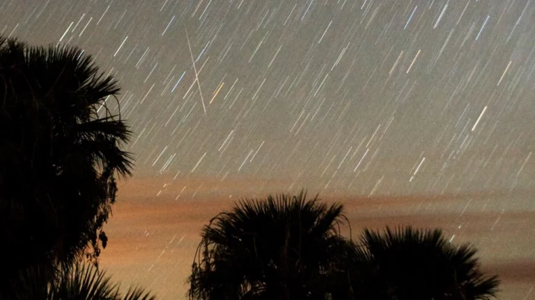 Този уикенд наблюдаваме най-красивия метеорен поток за годината 896440