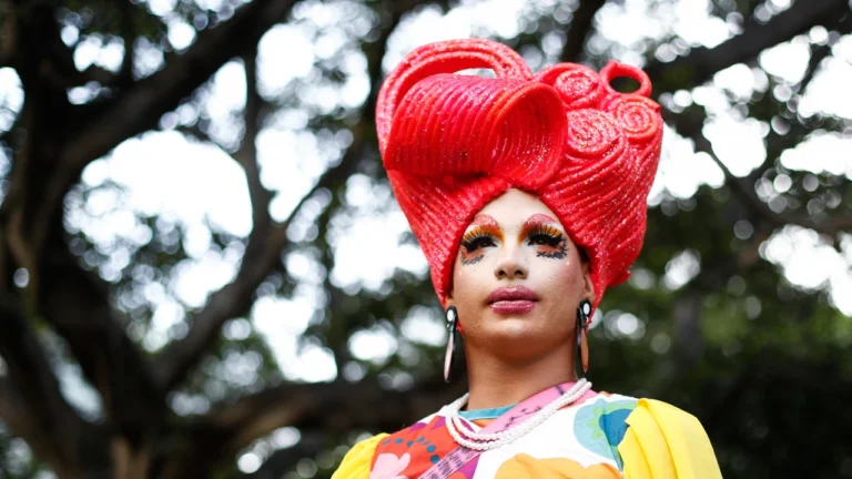 Полицаи въртят тройки с трансджендъри зад решетките 898237