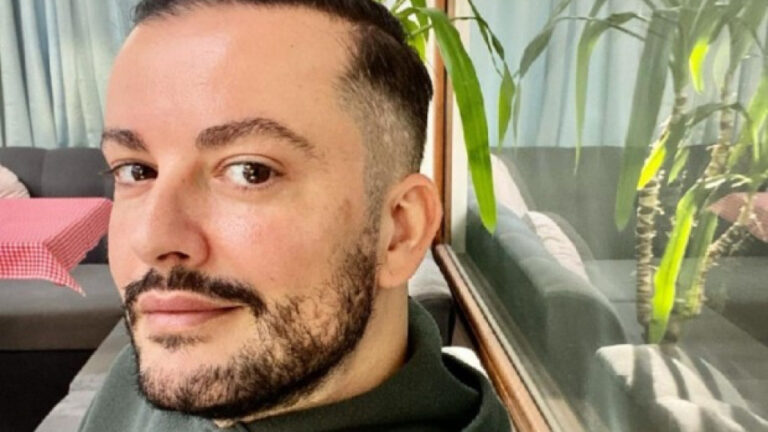 Стефан Илчев е пълен провал! Любовникът му му спонсорира кариерата, а не може да напълни една зала 960x540 1 5