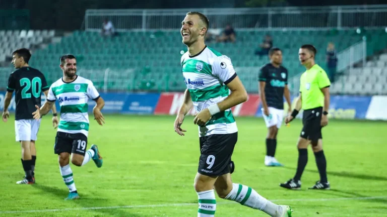 Атанас Илиев пише история с екипа на Черно море b15baac7 ffbc 4385 85ef e2cd1903e565