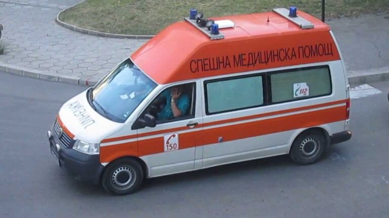 Жена роди на двора, заради закъсняла линейка ambulance