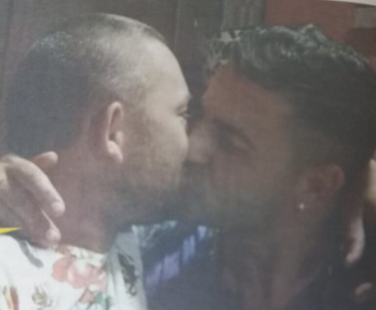 Скандал: Шефът на Общинския съвет в Ракитово в прегръдките на мъж conko molov