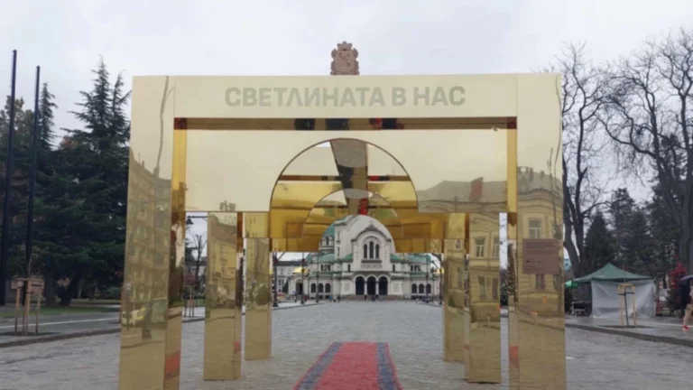 Така наречените златни арки в центъра на София вече са премахнати arka