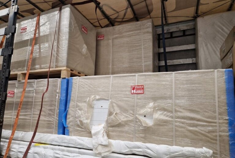 Митническите служители на Капитан Андреево, задържаха от товарен автомобил огромно количество контрабандна стока kpp andreevo