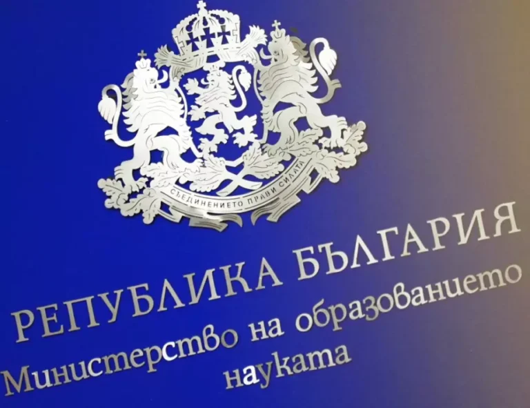 Шефката на Министерство на образованието и науката, е от жертвите на жестоката катастрофа на пътя между Шипка и Казанлък mon1