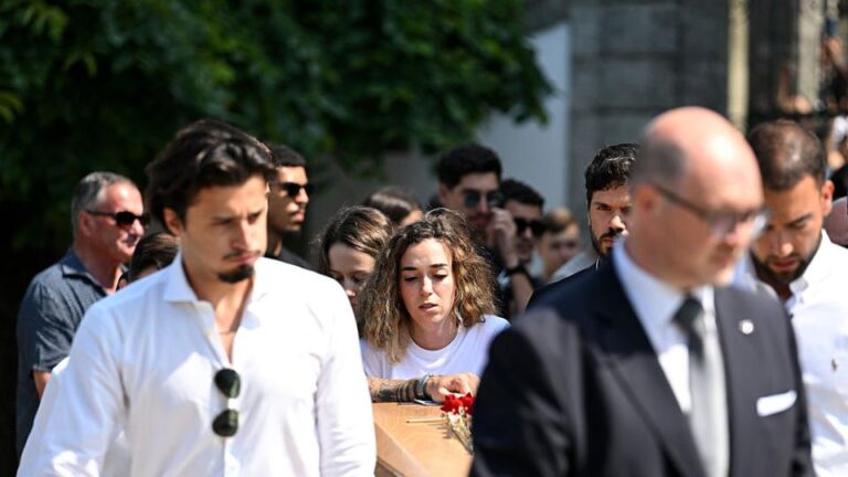 Португалия в сълзи: Съпругата на Диого Жота го изпрати в бяло (СНИМКИ) 2025 07 07 12 31 19 0