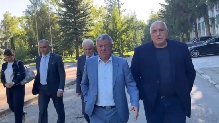 Борисов разгледа смайващи оръжия в „Самел-90“ и видя „камикадзе дрон“ 1920x1080 3