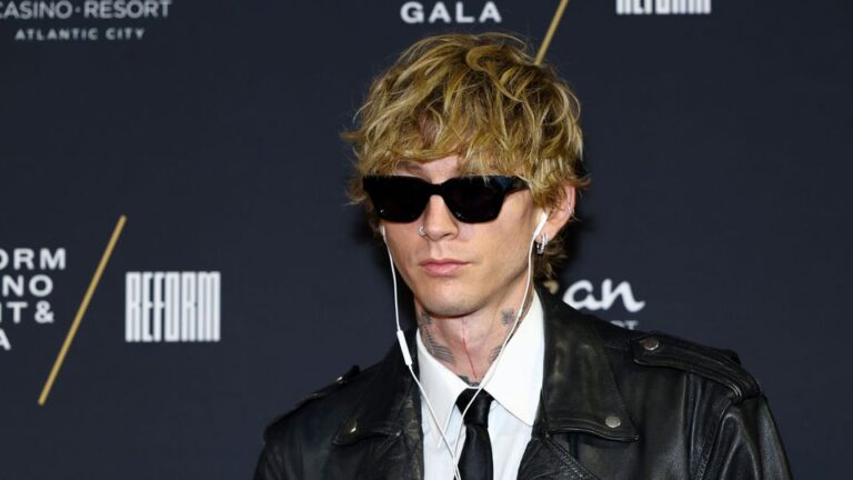 „MGK се сравни с пилот от Формула 1 в леглото, а феновете шепнат: Събра ли се пак с Меган Фокс?“ bed41be5 f580 48f8 83ef 924be33a2721