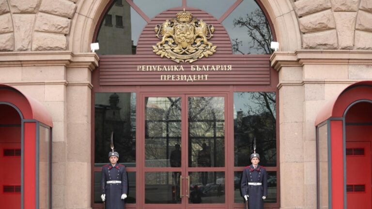 След напускането на „Дондуков 2“: Президентите получават над 4900 евро месечно, охрана от НСО и офис -