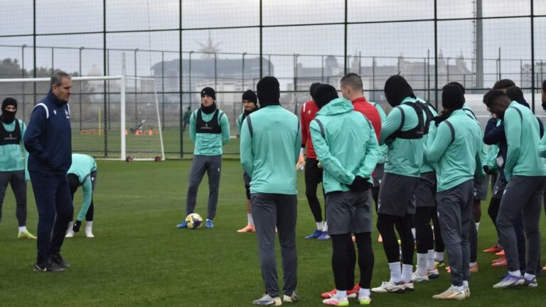 Ботев прекъсна лагера си в Анталия поради неблагоприятни метеорологични условия -
