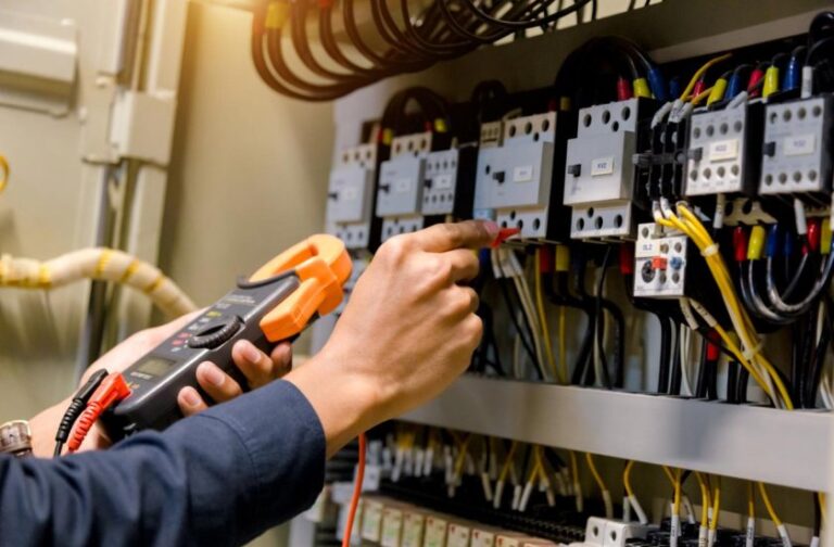 Цената на електричеството за предприятията се увеличава с 77% на 22 януари -