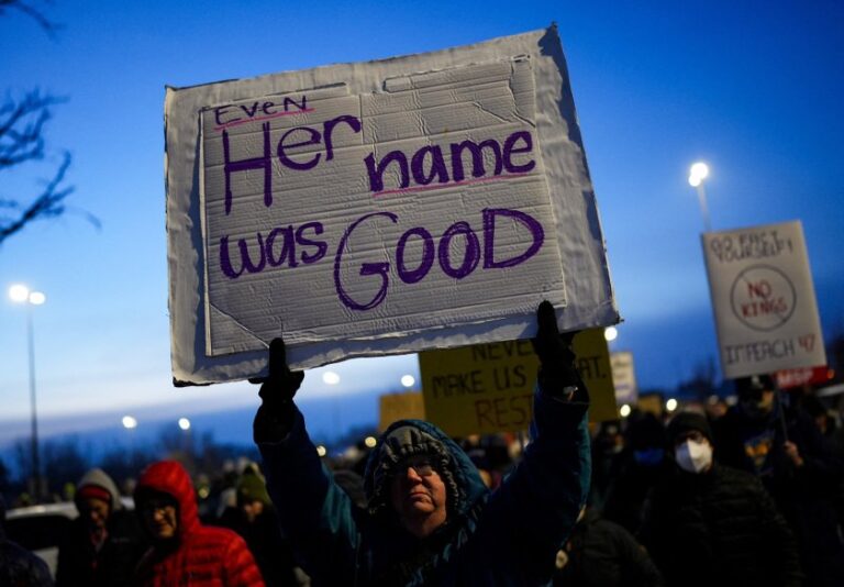 Планирани са близо 1000 протеста в САЩ след инцидента със стрелба срещу Рене Гуд. -