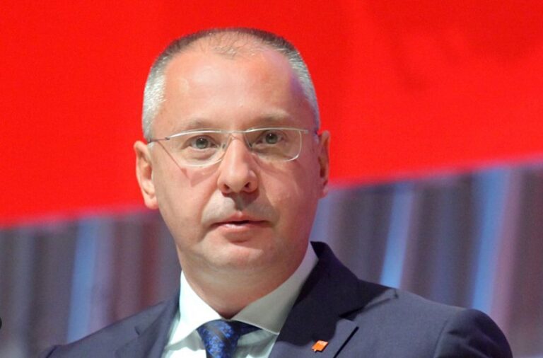 Станишев изрази критични наблюдения относно ситуацията в БСП, отбелязвайки сериозността на проблема. -