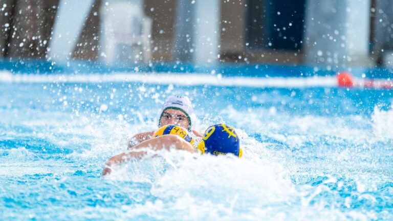 Черно море победи ЦСКА и стана самостоятелен лидер в класирането по водна топка. -