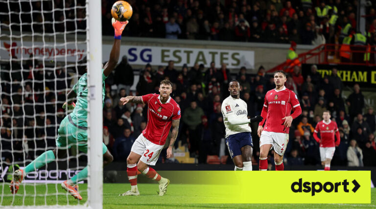 Драма в Холивуд за Купата: Рексъм победи Нотингам Форест след изпълнение на дузпи, след като редовното време завърши 3:3 -